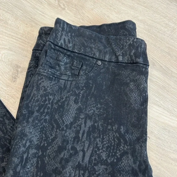 Chico's Black Pull on Foil Snakeskin Jeans for Women, Size 10 - Picture 4 of 7